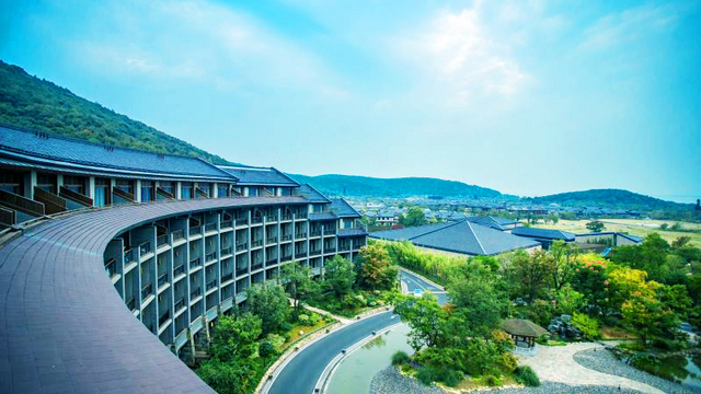 无锡拈花湾君来波罗蜜多酒店 | 限时一周抢！住景区内亲子口碑酒店，含双乐园门票、汉服体验，尽揽春日胜景！