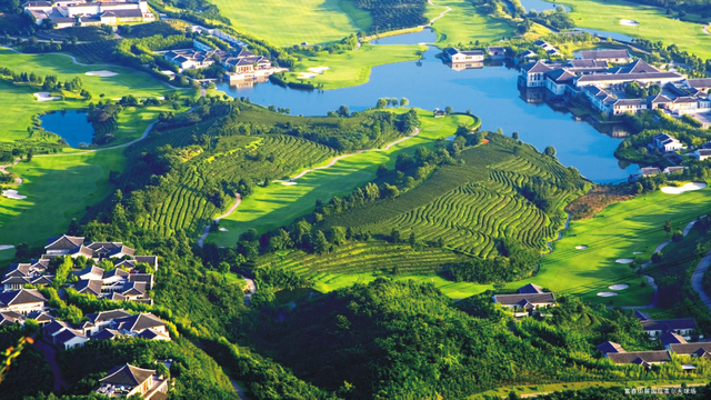 杭州富春山居度假村 | 周末不涨价，承包秋冬季，奢享主厨精致专享午餐等！烟波浩渺入梦仙境，十七年风华引酒店控纷至沓来！