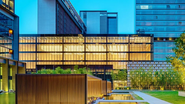 南京涵碧楼酒店 | 2间夜起订！奢享60㎡庭园景房+双早，限量免升江景房等，酒店控必入之地，尽览180°美景！