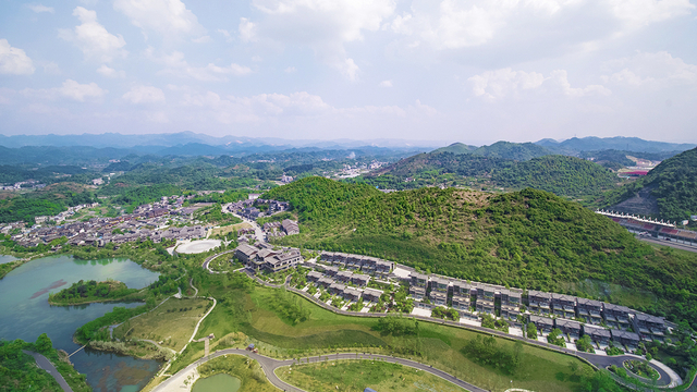 贵阳龙溪里·凤颐岩居 | 躺平3万+㎡山水桃源间，躲进均温23℃小城过夏天！抢订160平双卧别墅，含早晚餐及N多消暑活动玩乐