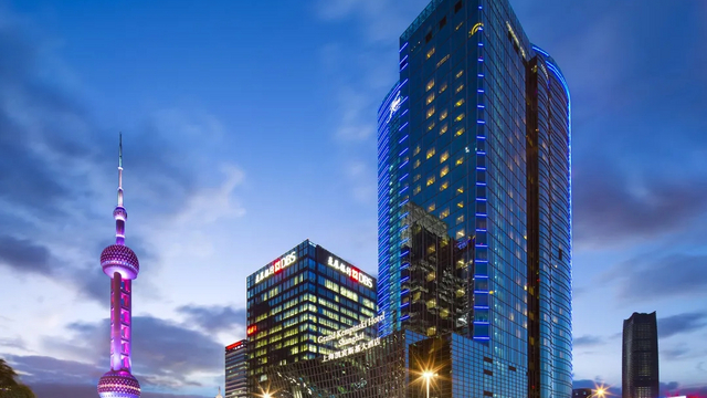 上海凯宾斯基大酒店  |  周末、部分春节不涨价，含自助早晚餐！入住魔都C位一线江景酒店，坐拥陆家嘴天际美景，比邻东方明珠！