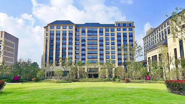 上海建工浦江皇冠假日酒店 | 周末中秋不涨价！含早晚自助大餐，自带1300㎡后花园、咫尺43万㎡郊野公园，周边可一站式遛娃