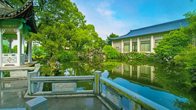 浙江西子宾馆·汪庄 | 睡进西湖里，含自助正餐1次，三面环湖，揽尽西湖七景，私享20万㎡园林，有限期到明年！