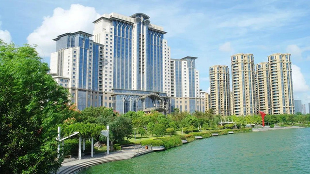 宁波洲际酒店 | 周末节假日不涨价，覆盖暑期！住高口碑”城中花园”洲际，享7000㎡花园+室内泳池