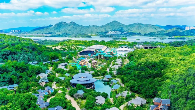杭州开元森泊度假酒店 | 住进20万㎡童话森林，享地暖木屋，含两餐，9200㎡恒温水乐园或3000㎡室内乐园任你选