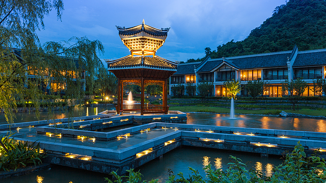 阳朔悦榕庄 | 3天2晚家庭游，2、3月周末不涨价！一价含66㎡套房，旅拍、休闲活动等，尊享0元续住等福利，打卡为度假而生的遁世之地
