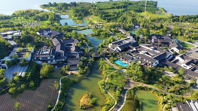 宜兴龙隐溪山酒店 | 入住42㎡客房，玩转户外泳池，体验约9800㎡总占地的健身中心，一步一景诗画江南！