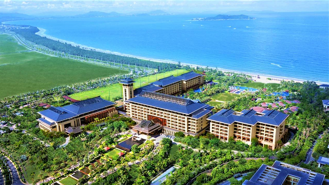 三亚海棠湾9号度假酒店 | 立省千元畅玩5000㎡户外泳池+温泉, 住63㎡海景房，享2餐、旅拍、接送机等，暑期中秋抢订
