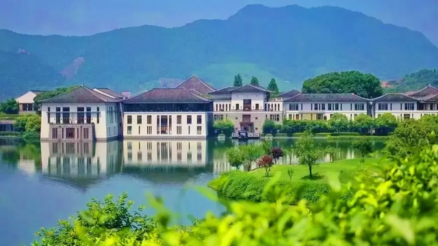 杭州富春山居度假村 | 酒店控挚爱之境，仙气缭绕画中游！住湖景房，避暑遛娃一站式吃喝玩、畅享漂流！