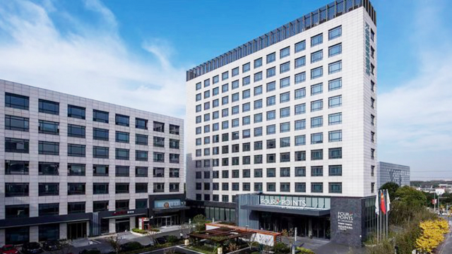 上海万信福朋喜来登酒店丨春节不加价！住近迪士尼酒店，含早餐，赠极乐汤门票or采摘门票2选1，享免费迪士尼班车接送！