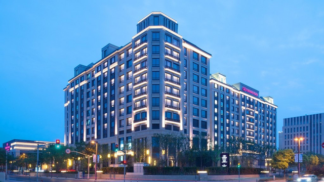 上海建工浦江皇冠假日酒店 | 周末专享！含自助早晚餐，住洲际旗下酒店，自带1300㎡后花园、咫尺郊野公园和多景点