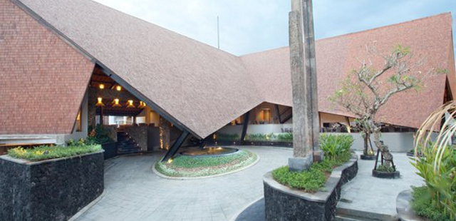 巴厘岛沙努尔绿洲礁湖酒店