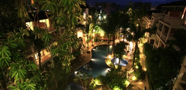 Sunset Beach Resort Phuket (普吉岛日落海滩度假酒店)