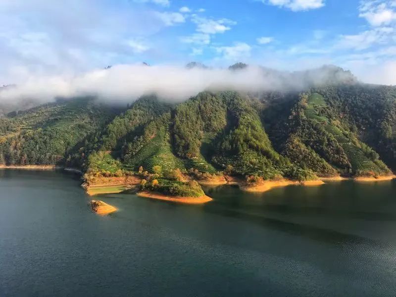 湖景房窗外.jpg
