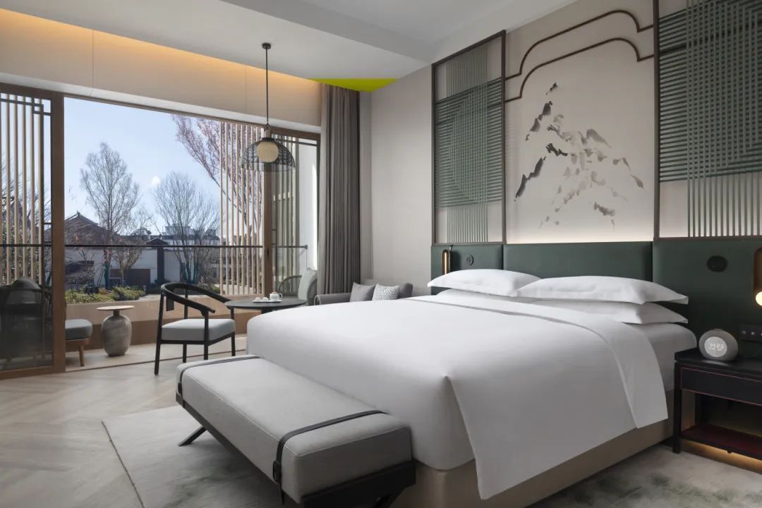 HB9X2-Guest Room-Mountain Pavilion Superior Room-King-Balcony View.jpg