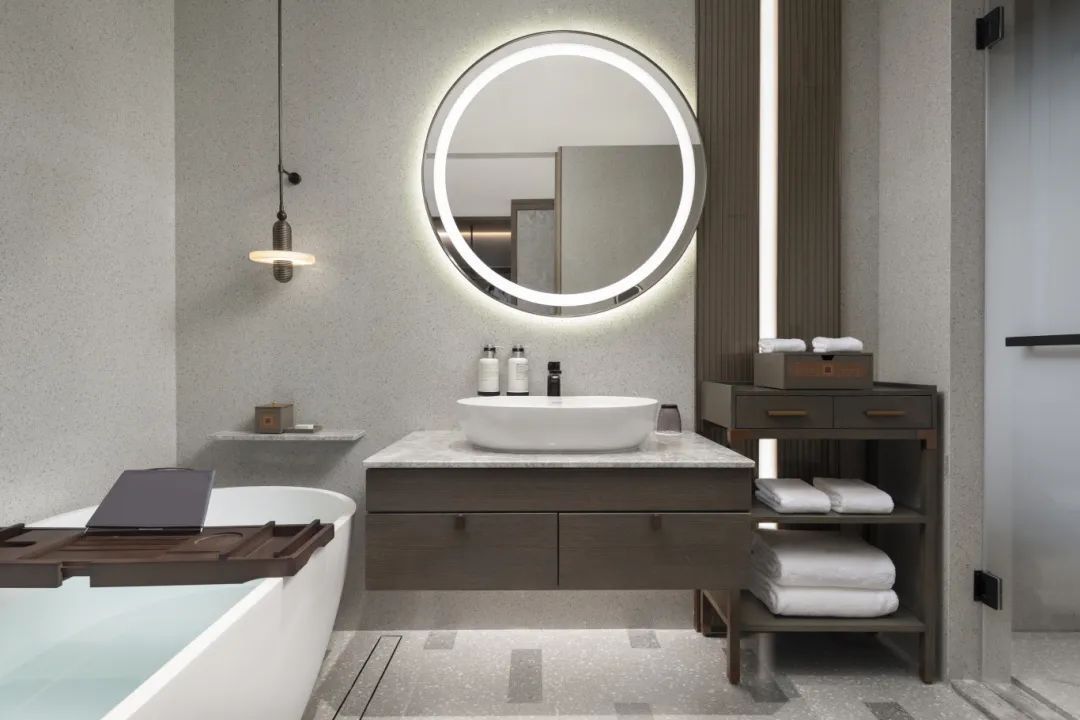 HB9X2-Guest Room-Bathroom 2.jpg