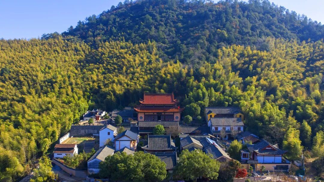 摄图网_700933048_浙江湖州德清岫云寺秋色风光（企业商用）.jpg
