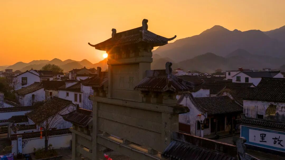 摄图网_700959833_杭州富阳龙门古镇秋冬晨曦日出（企业商用）.jpg